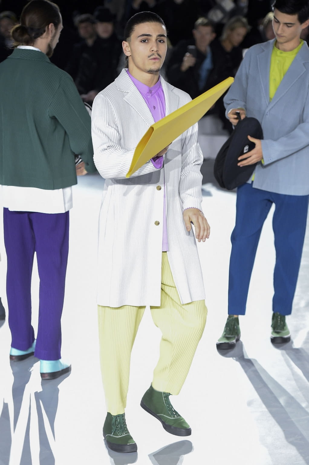 Fashion Week Paris Fall/Winter 2020 look 4 from the HOMME PLISSÉ ISSEY MIYAKE collection menswear