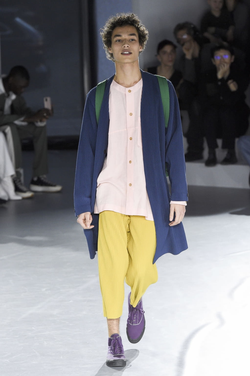 Fashion Week Paris Fall/Winter 2020 look 8 from the HOMME PLISSÉ ISSEY MIYAKE collection 男装