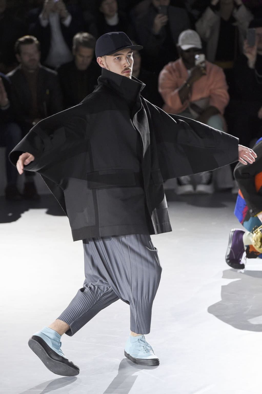 Fashion Week Paris Fall/Winter 2020 look 15 from the HOMME PLISSÉ ISSEY MIYAKE collection 男装
