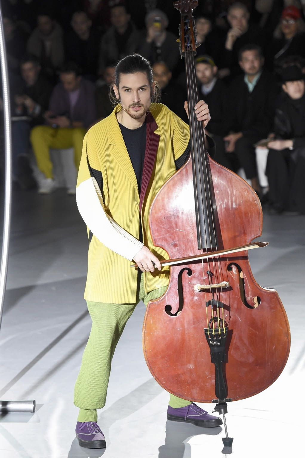 Fashion Week Paris Fall/Winter 2020 look 20 from the HOMME PLISSÉ ISSEY MIYAKE collection menswear