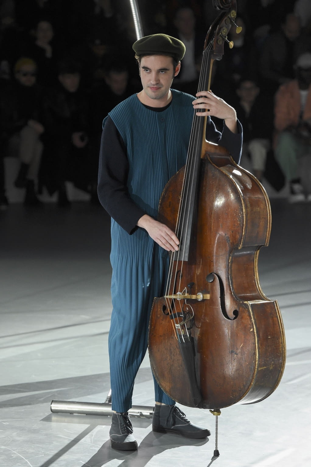 Fashion Week Paris Fall/Winter 2020 look 24 from the HOMME PLISSÉ ISSEY MIYAKE collection menswear