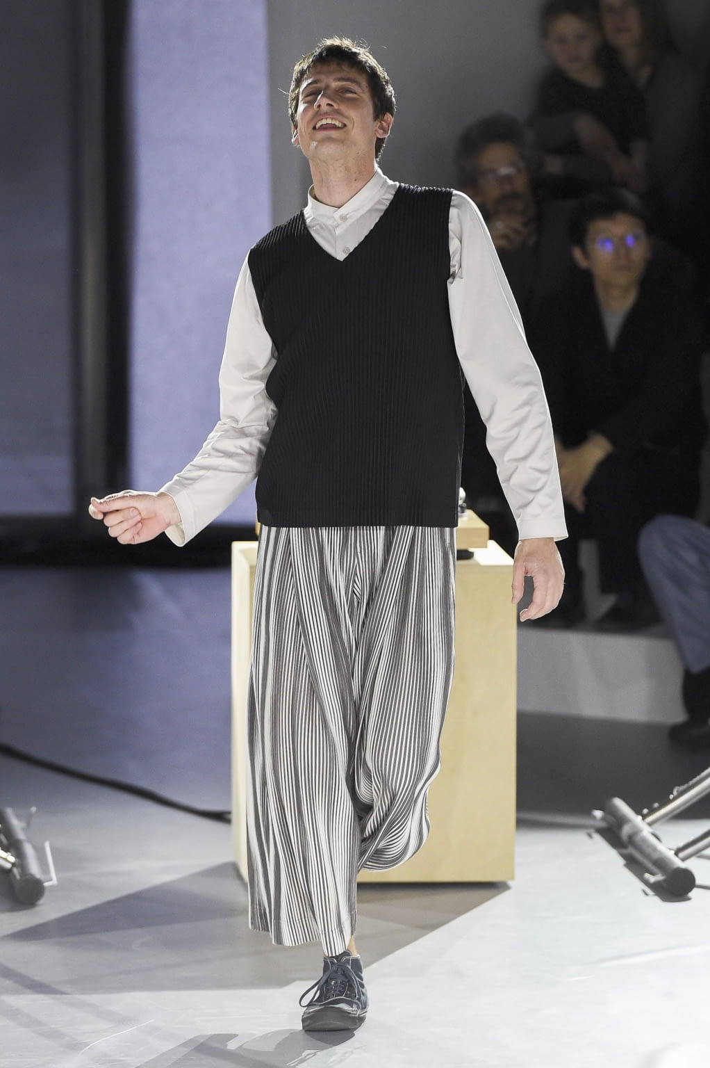 Fashion Week Paris Fall/Winter 2020 look 26 from the HOMME PLISSÉ ISSEY MIYAKE collection menswear