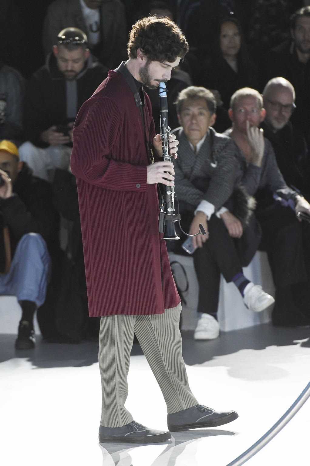 Fashion Week Paris Fall/Winter 2020 look 30 de la collection HOMME PLISSÉ ISSEY MIYAKE menswear