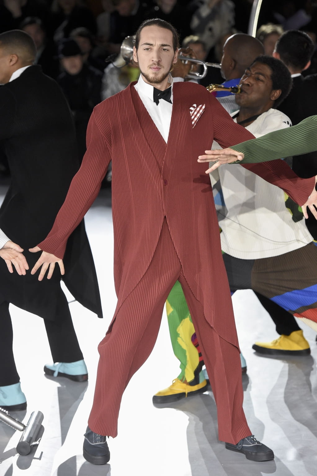 Fashion Week Paris Fall/Winter 2020 look 45 from the HOMME PLISSÉ ISSEY MIYAKE collection menswear