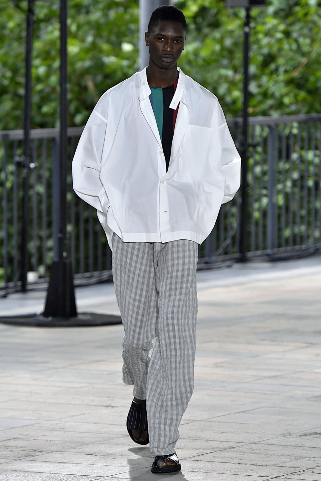 Fashion Week Paris Spring/Summer 2019 look 2 from the Issey Miyake Men collection menswear