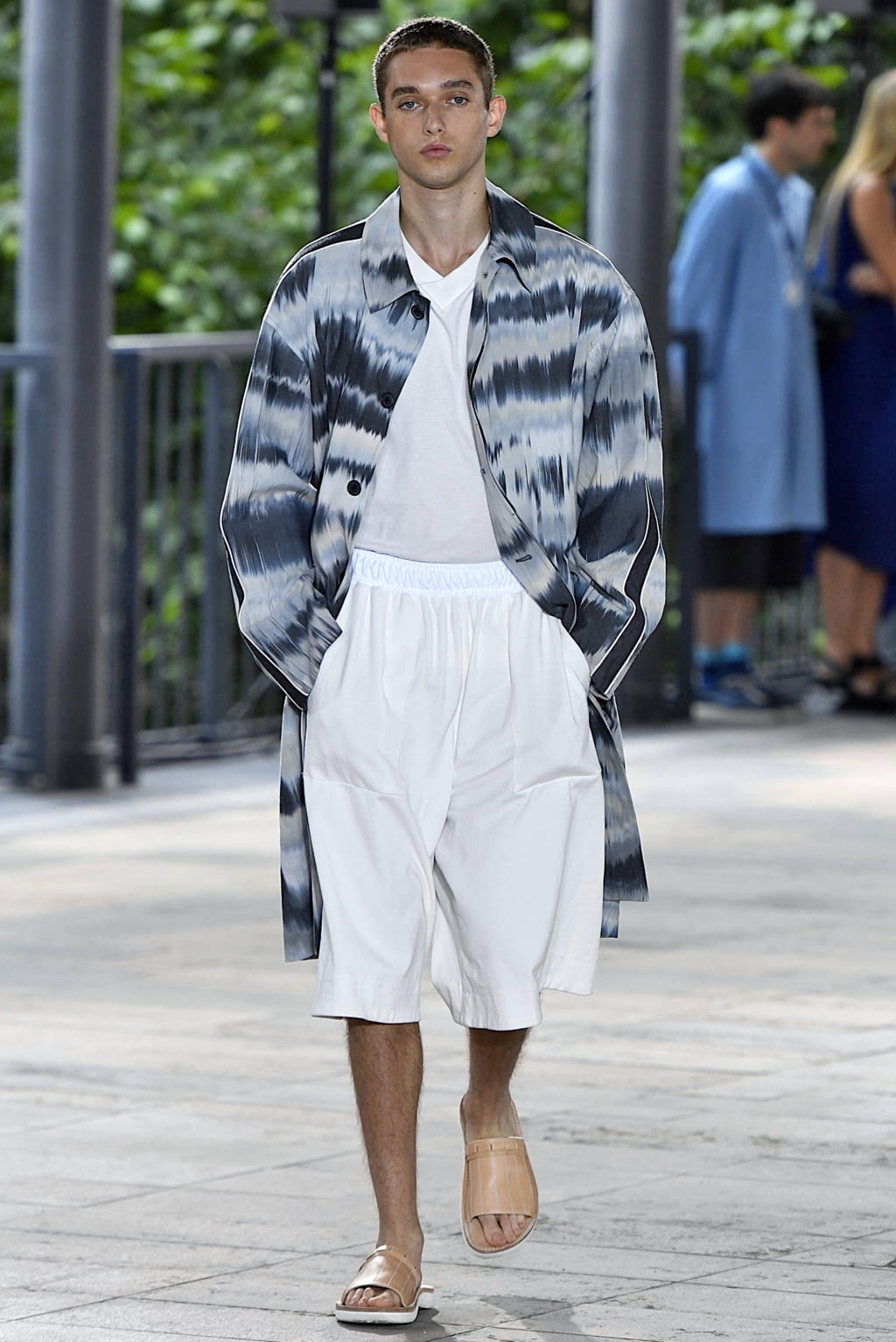 Fashion Week Paris Spring/Summer 2019 look 4 from the Issey Miyake Men collection 男装