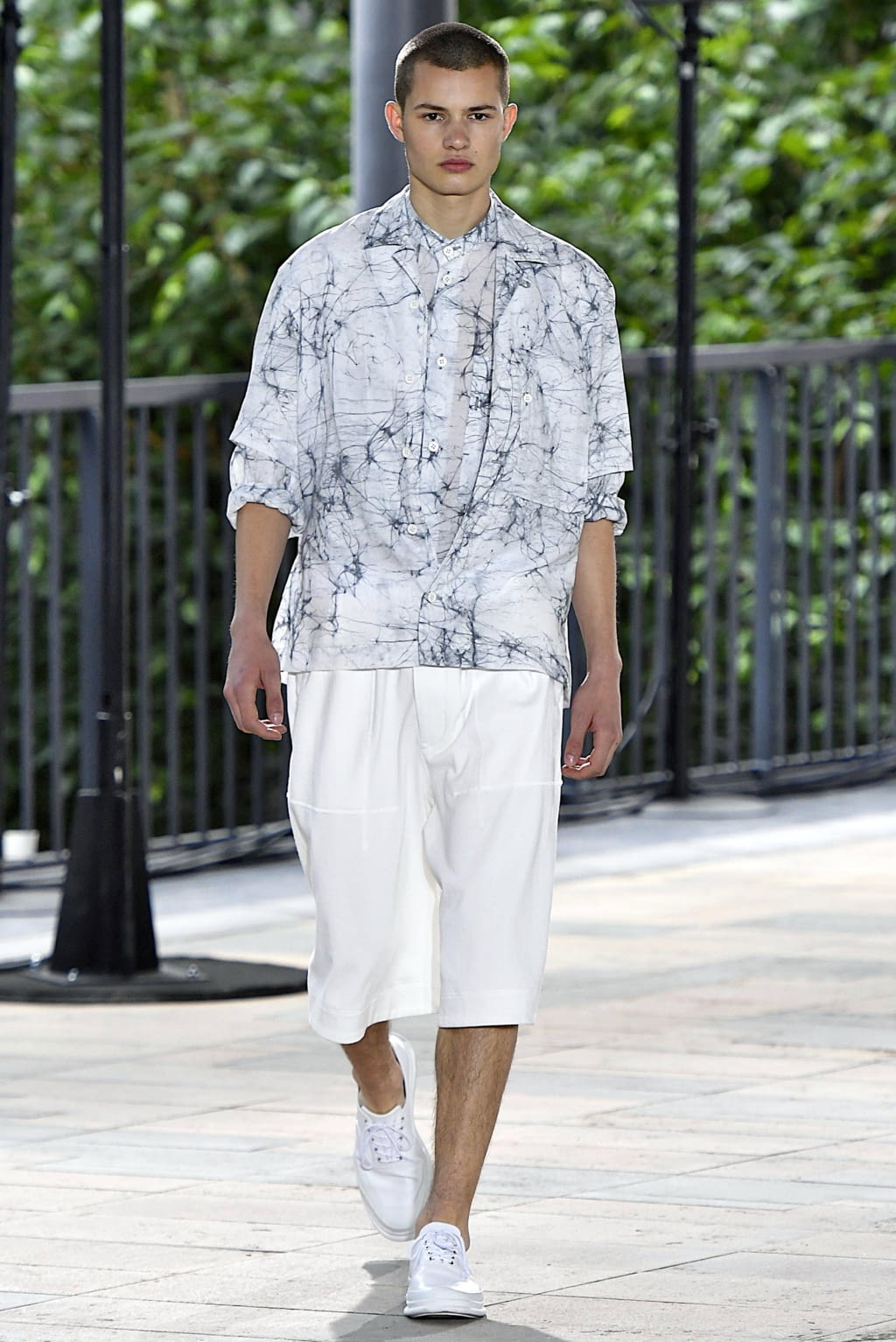 Fashion Week Paris Spring/Summer 2019 look 5 from the Issey Miyake Men collection menswear