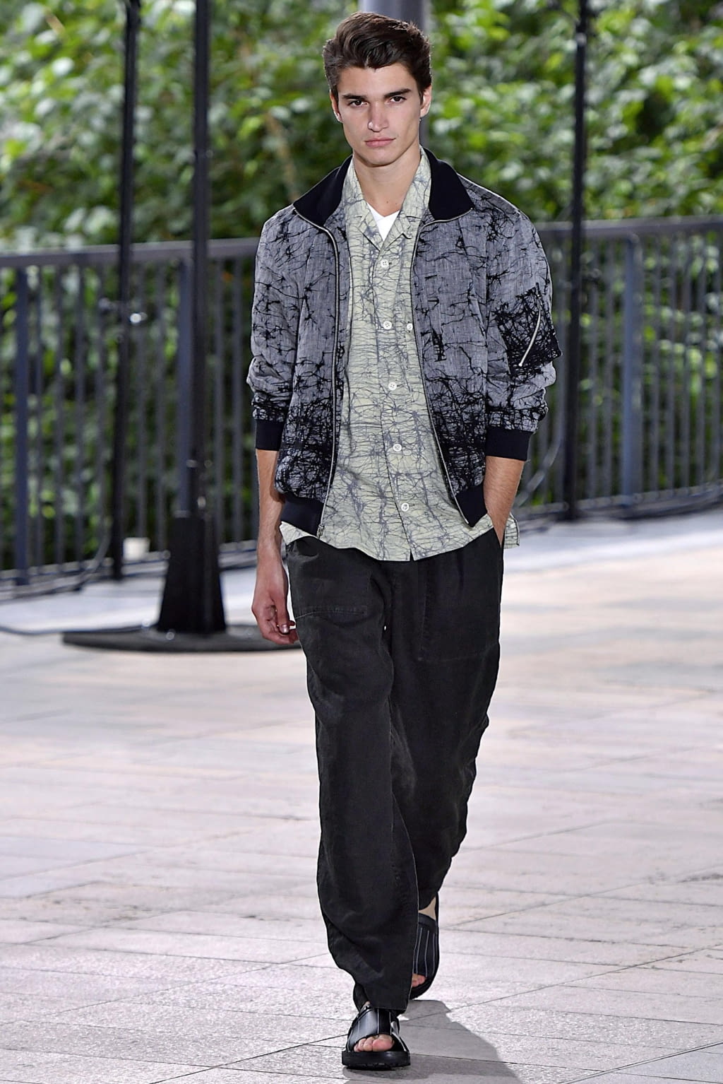 Fashion Week Paris Spring/Summer 2019 look 8 from the Issey Miyake Men collection menswear