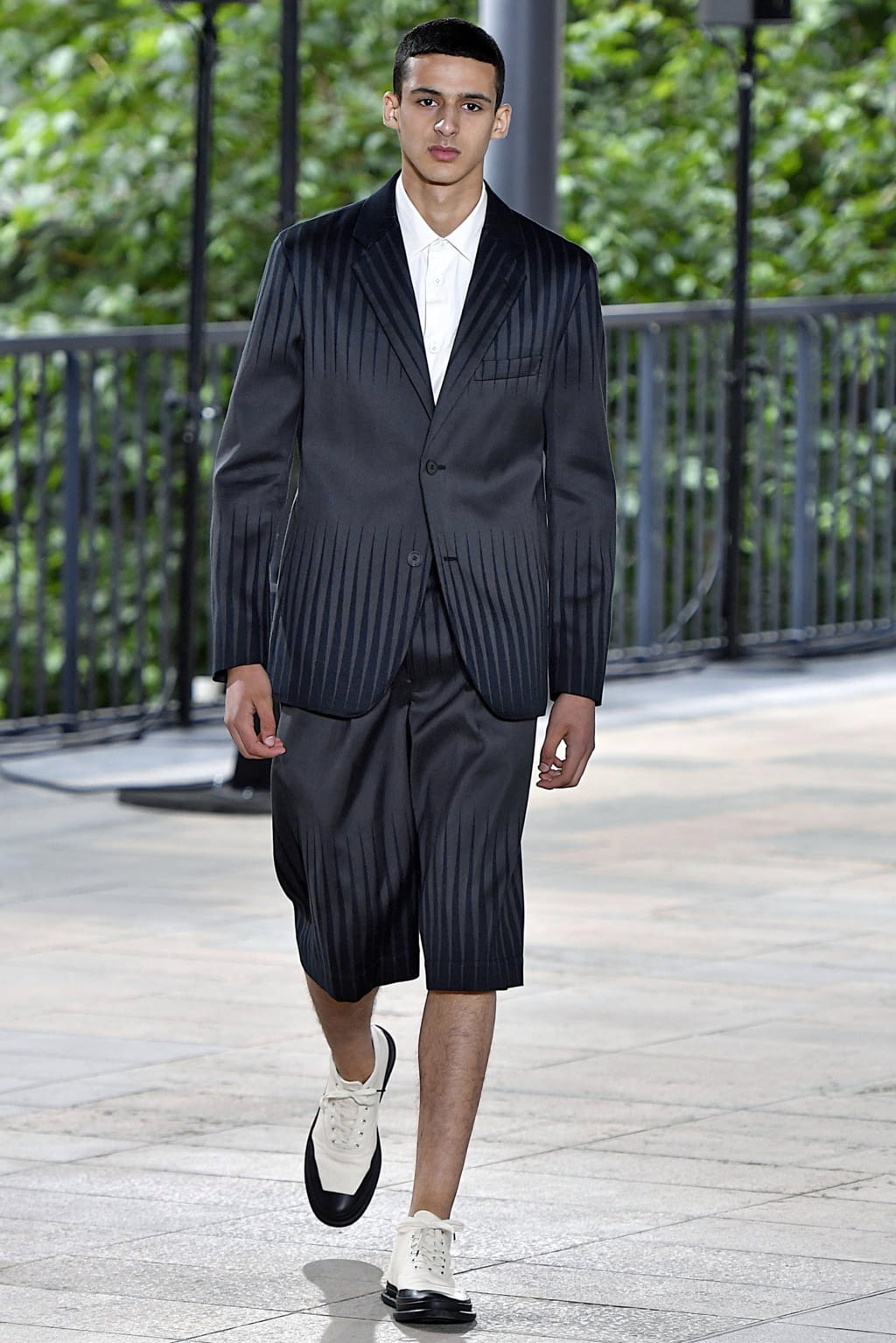 Fashion Week Paris Spring/Summer 2019 look 27 from the Issey Miyake Men collection menswear