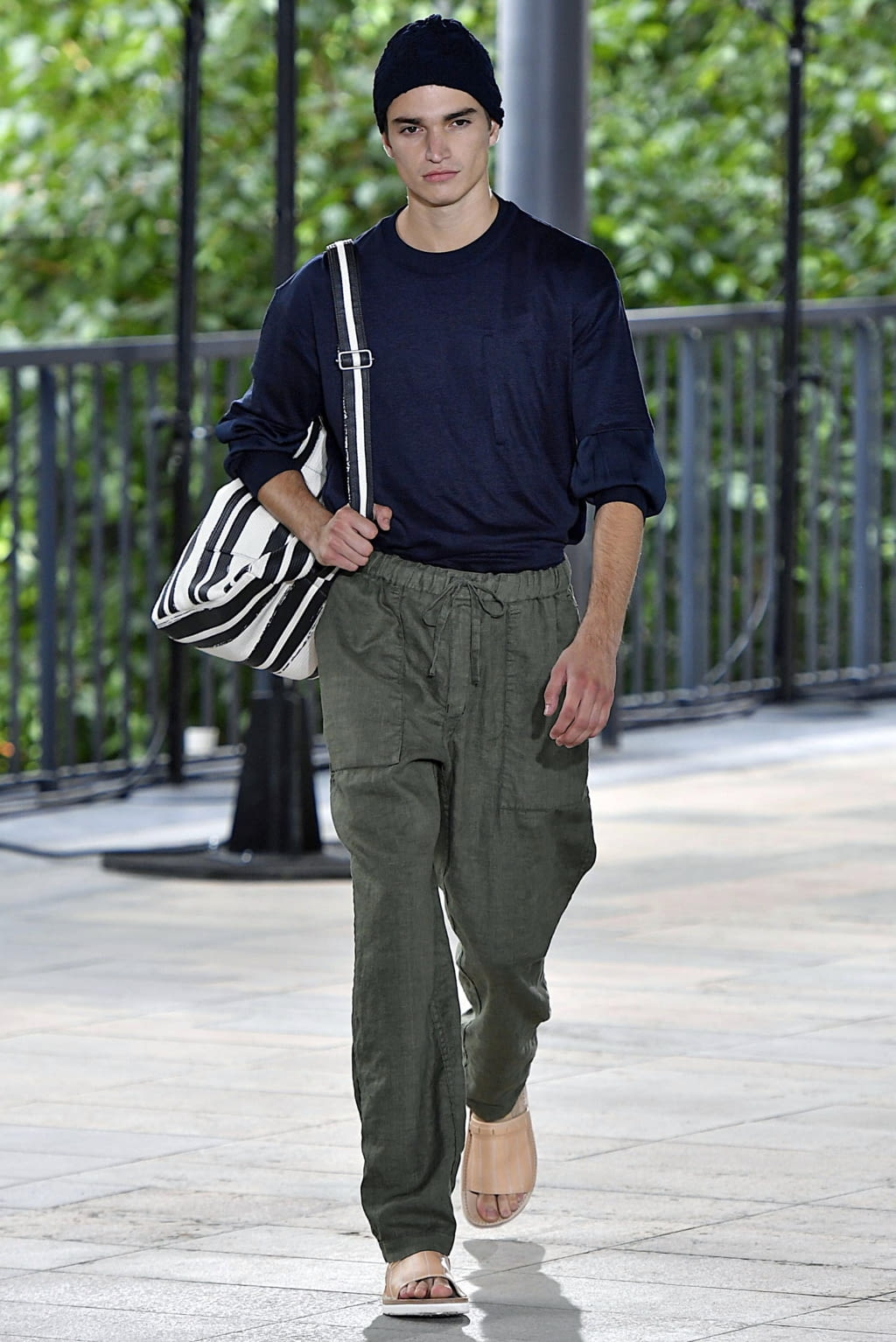 Fashion Week Paris Spring/Summer 2019 look 28 from the Issey Miyake Men collection menswear