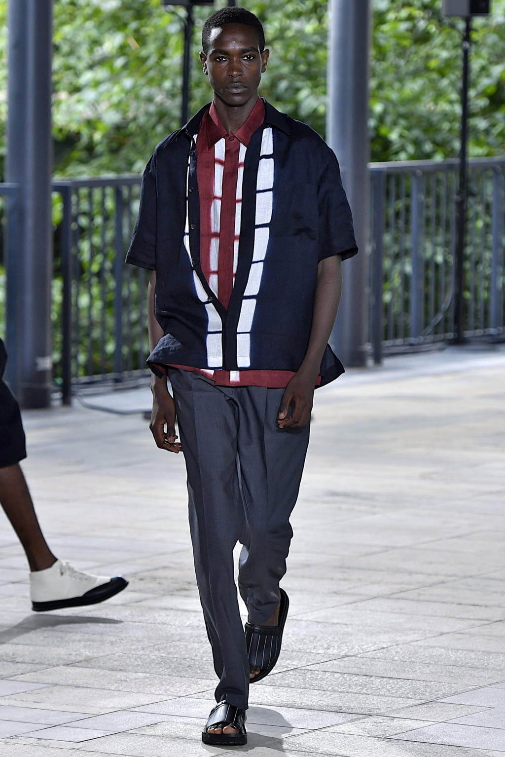 Fashion Week Paris Spring/Summer 2019 look 32 from the Issey Miyake Men collection menswear