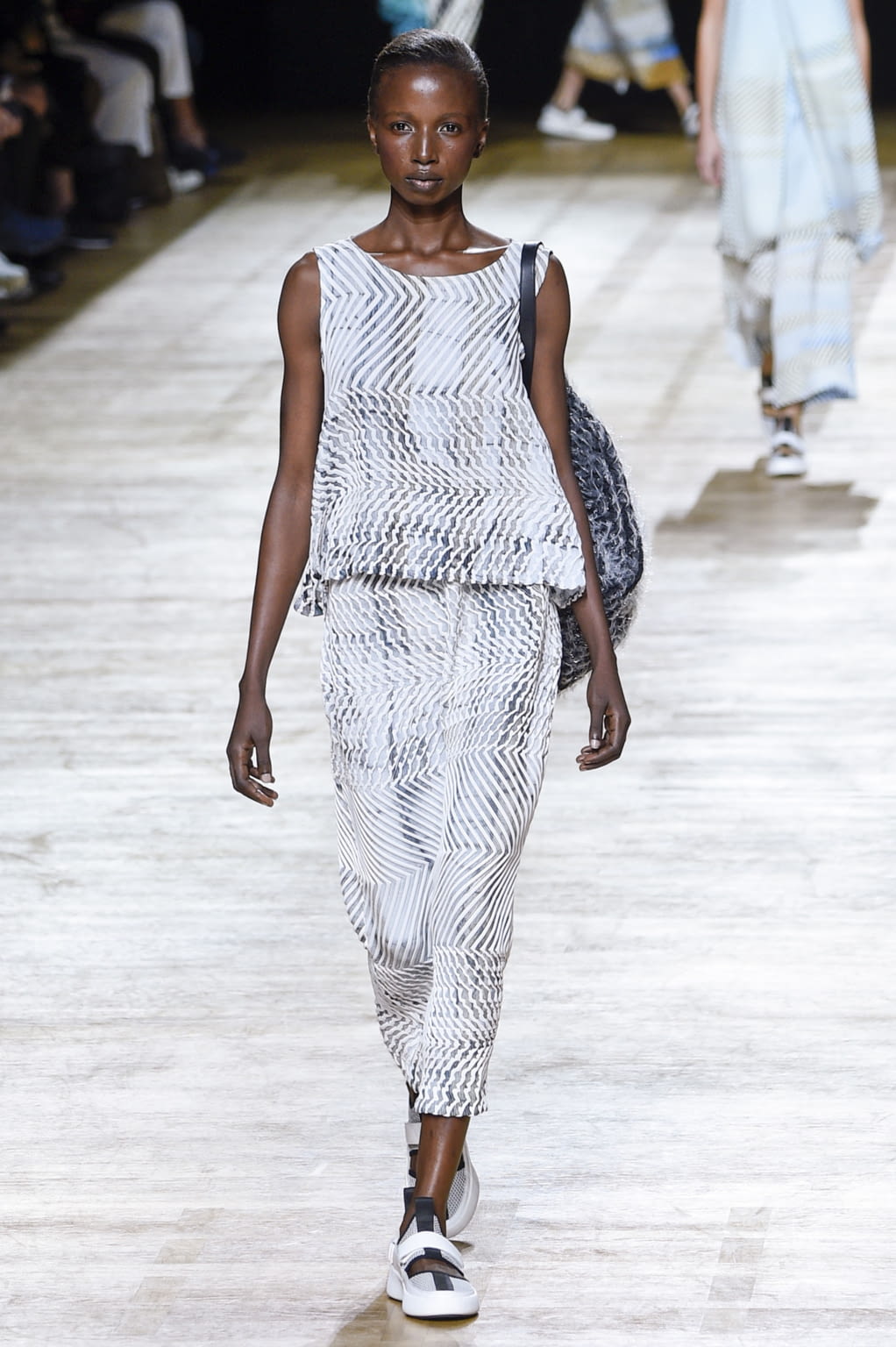 Fashion Week Paris Spring/Summer 2018 look 15 from the Issey Miyake collection womenswear