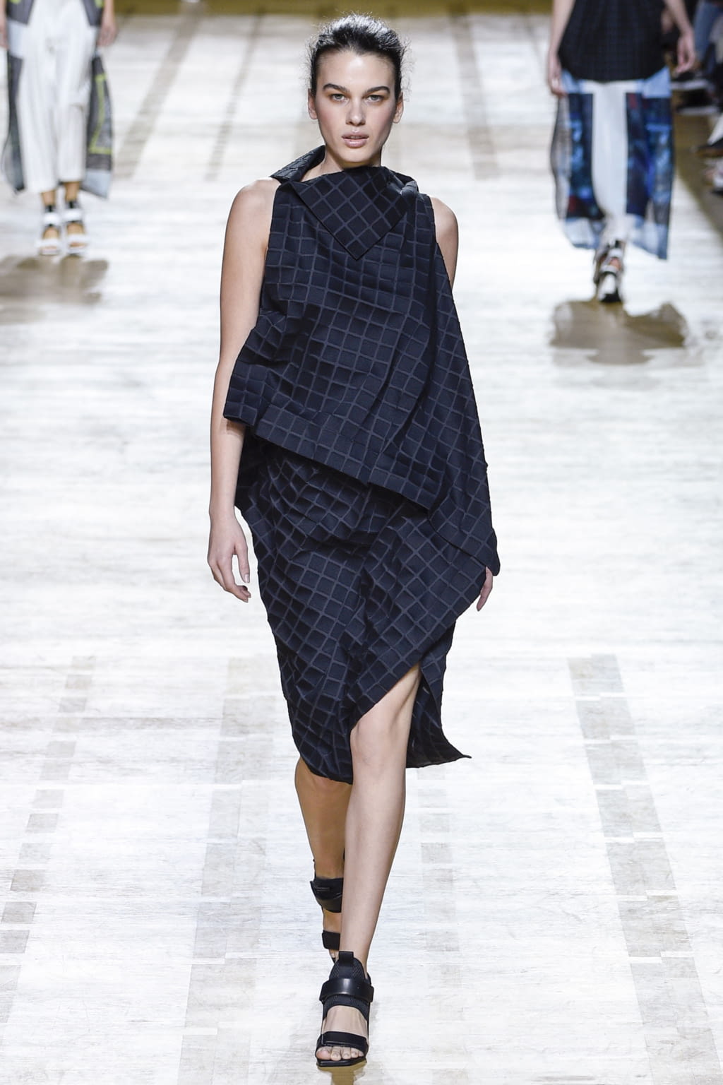 Fashion Week Paris Spring/Summer 2018 look 30 from the Issey Miyake collection womenswear