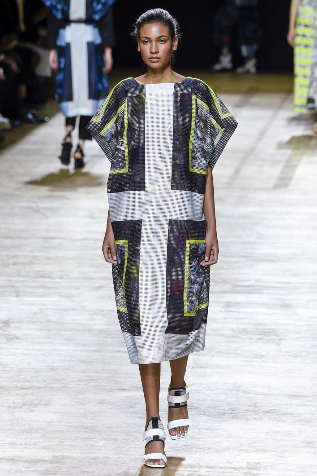 Fashion Week Paris Spring/Summer 2018 look 33 from the Issey Miyake collection womenswear