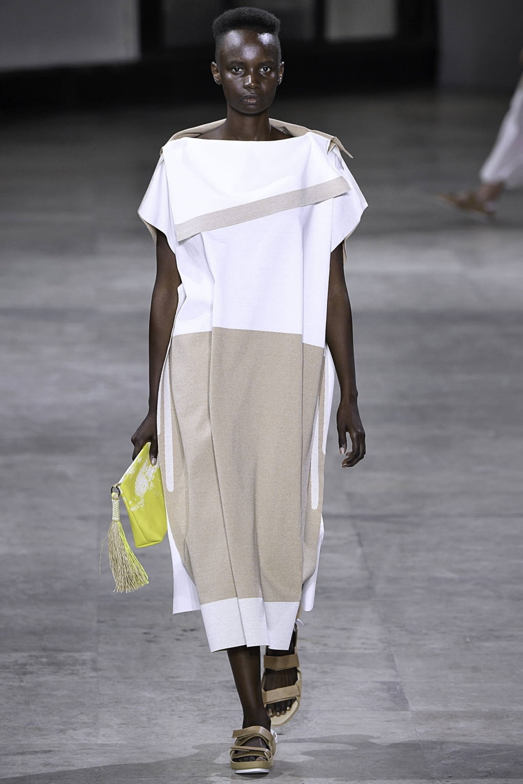 Fashion Week Paris Spring/Summer 2019 look 6 from the Issey Miyake collection womenswear