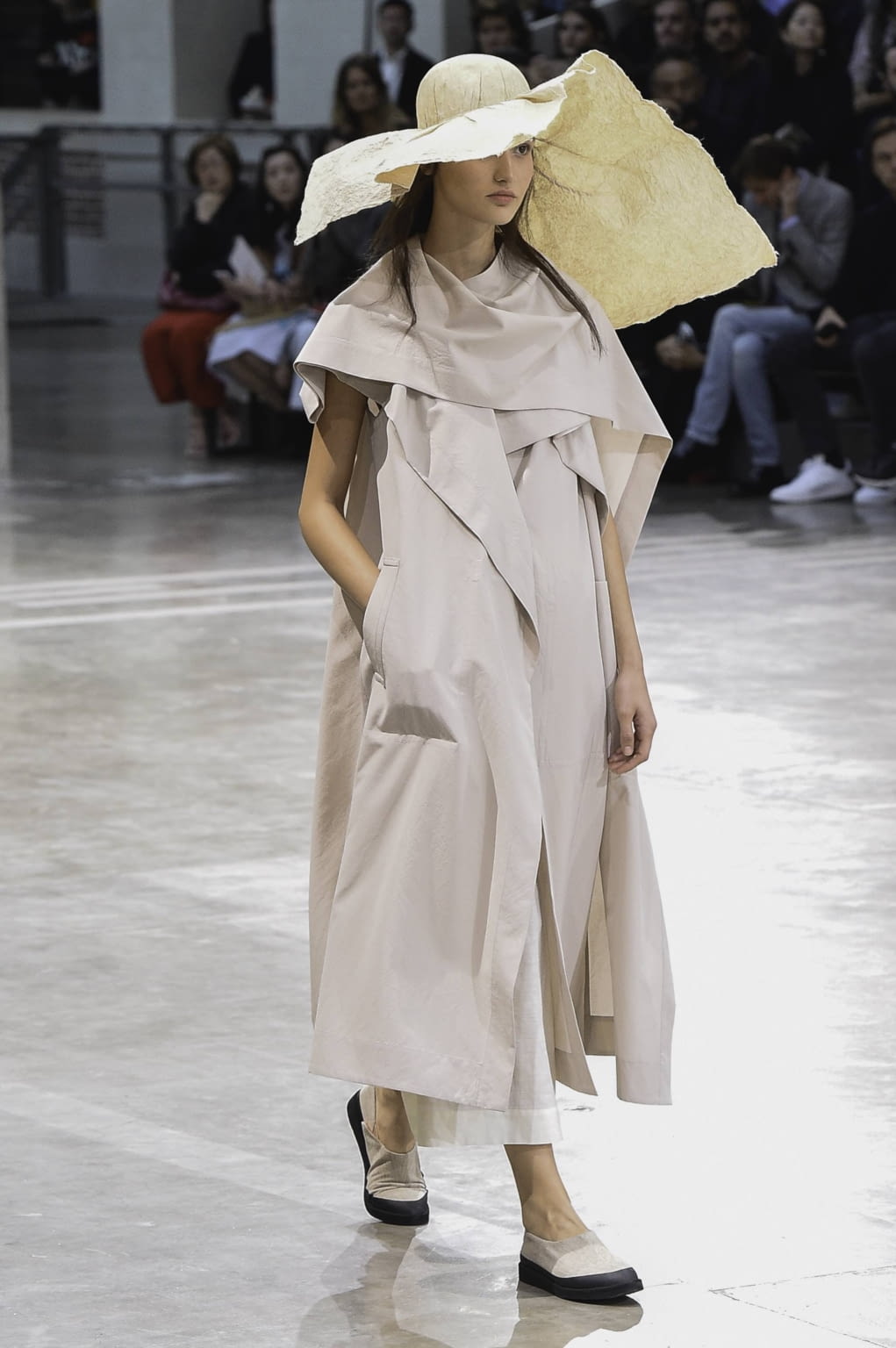 Fashion Week Paris Spring/Summer 2020 look 2 from the Issey Miyake collection 女装