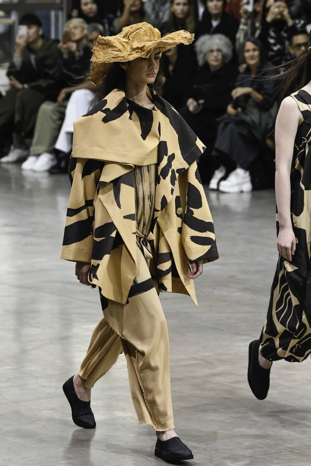Fashion Week Paris Spring/Summer 2020 look 10 from the Issey Miyake collection womenswear