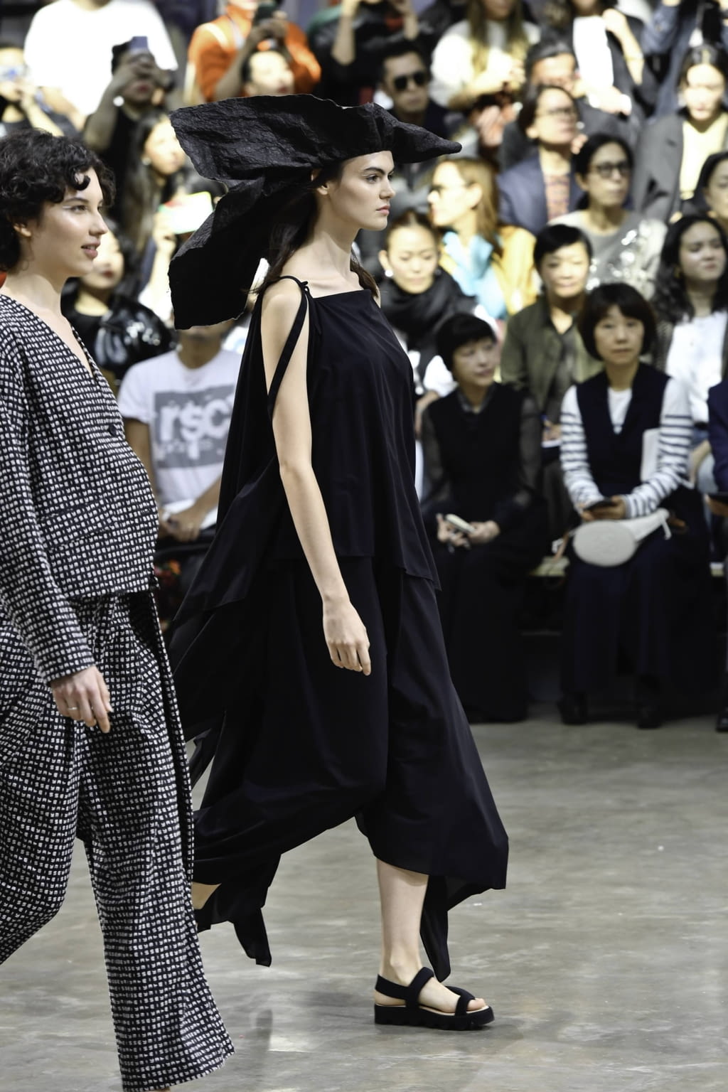 Fashion Week Paris Spring/Summer 2020 look 57 from the Issey Miyake collection womenswear