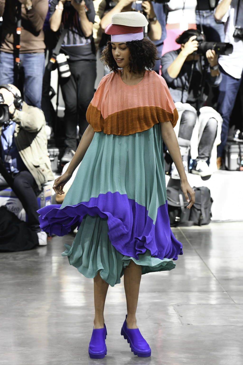 Fashion Week Paris Spring/Summer 2020 look 76 from the Issey Miyake collection 女装