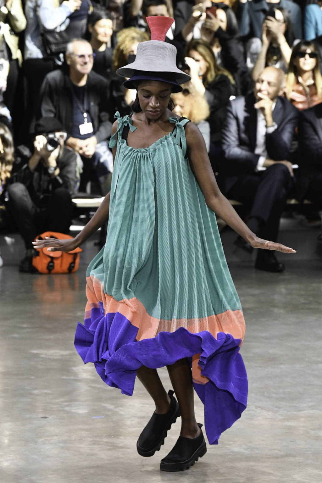 Fashion Week Paris Spring/Summer 2020 look 77 from the Issey Miyake collection 女装