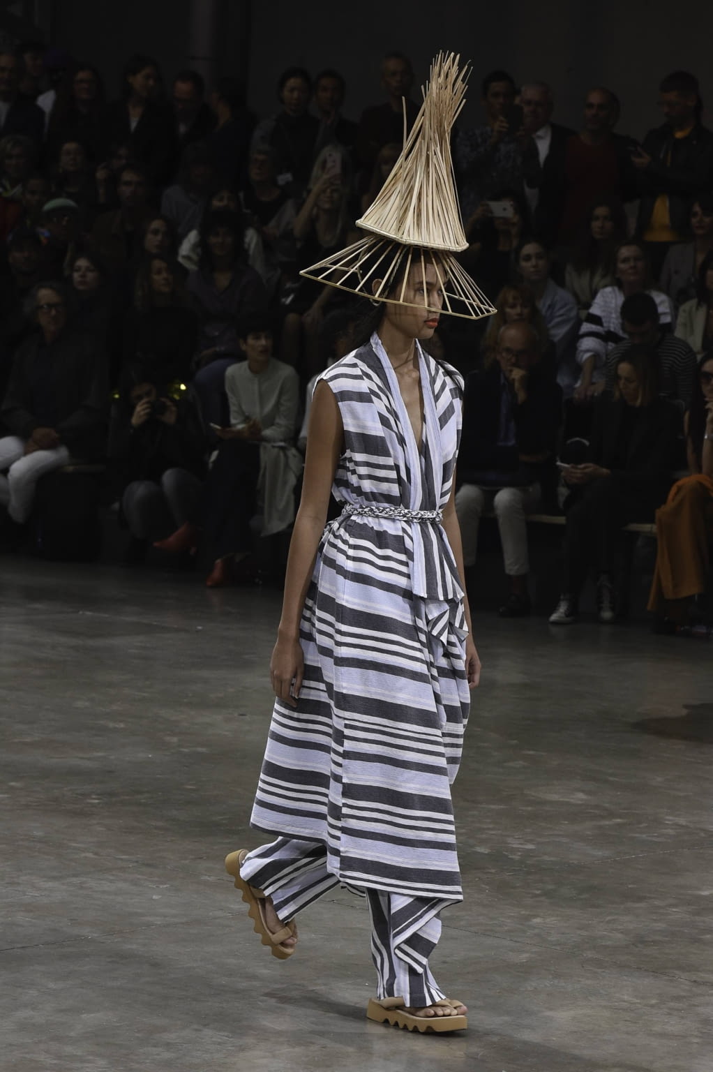 Fashion Week Paris Spring/Summer 2020 look 82 from the Issey Miyake collection 女装