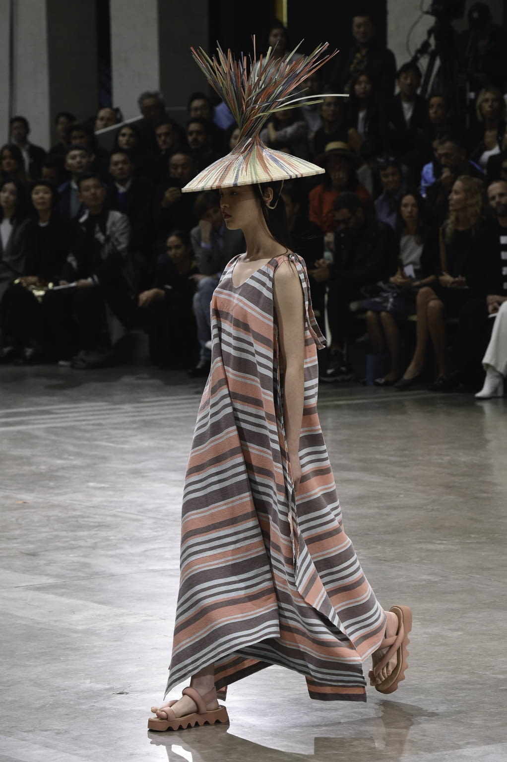 Fashion Week Paris Spring/Summer 2020 look 87 from the Issey Miyake collection 女装