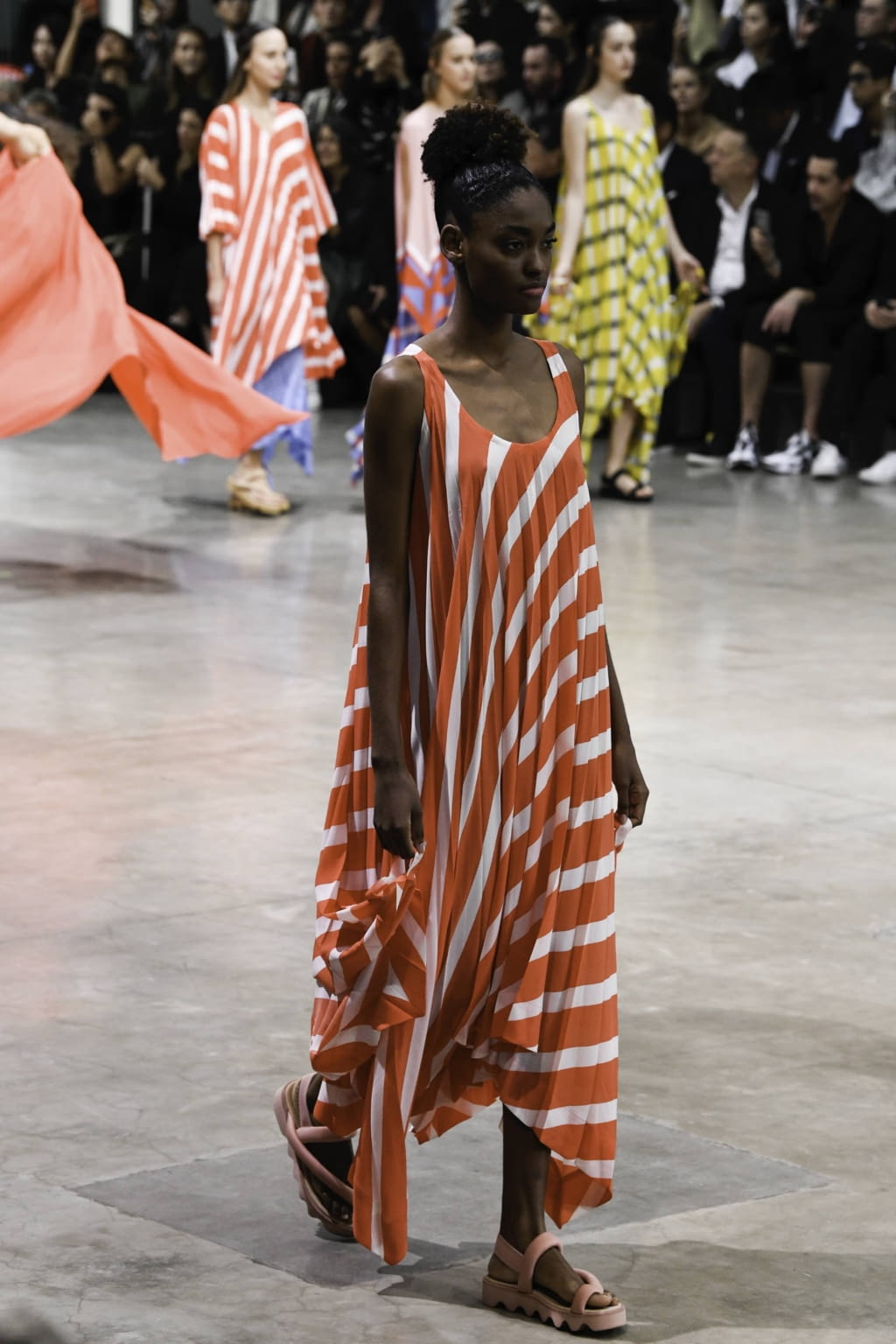 Fashion Week Paris Spring/Summer 2020 look 102 from the Issey Miyake collection 女装