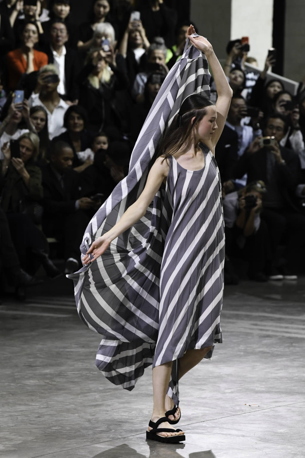 Fashion Week Paris Spring/Summer 2020 look 105 from the Issey Miyake collection womenswear