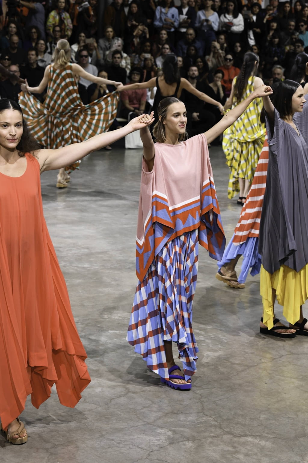 Fashion Week Paris Spring/Summer 2020 look 117 from the Issey Miyake collection 女装
