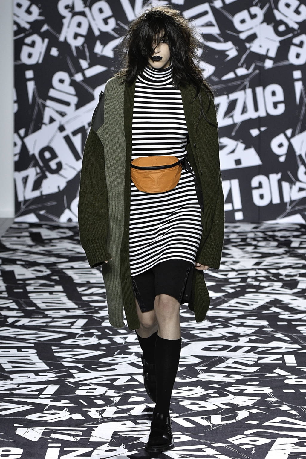 Fashion Week London Fall/Winter 2019 look 6 from the Izzue collection womenswear