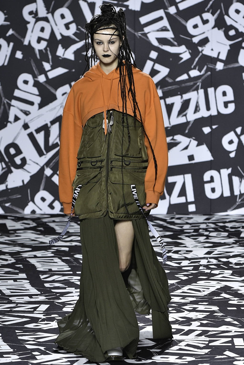 Fashion Week London Fall/Winter 2019 look 7 from the Izzue collection womenswear