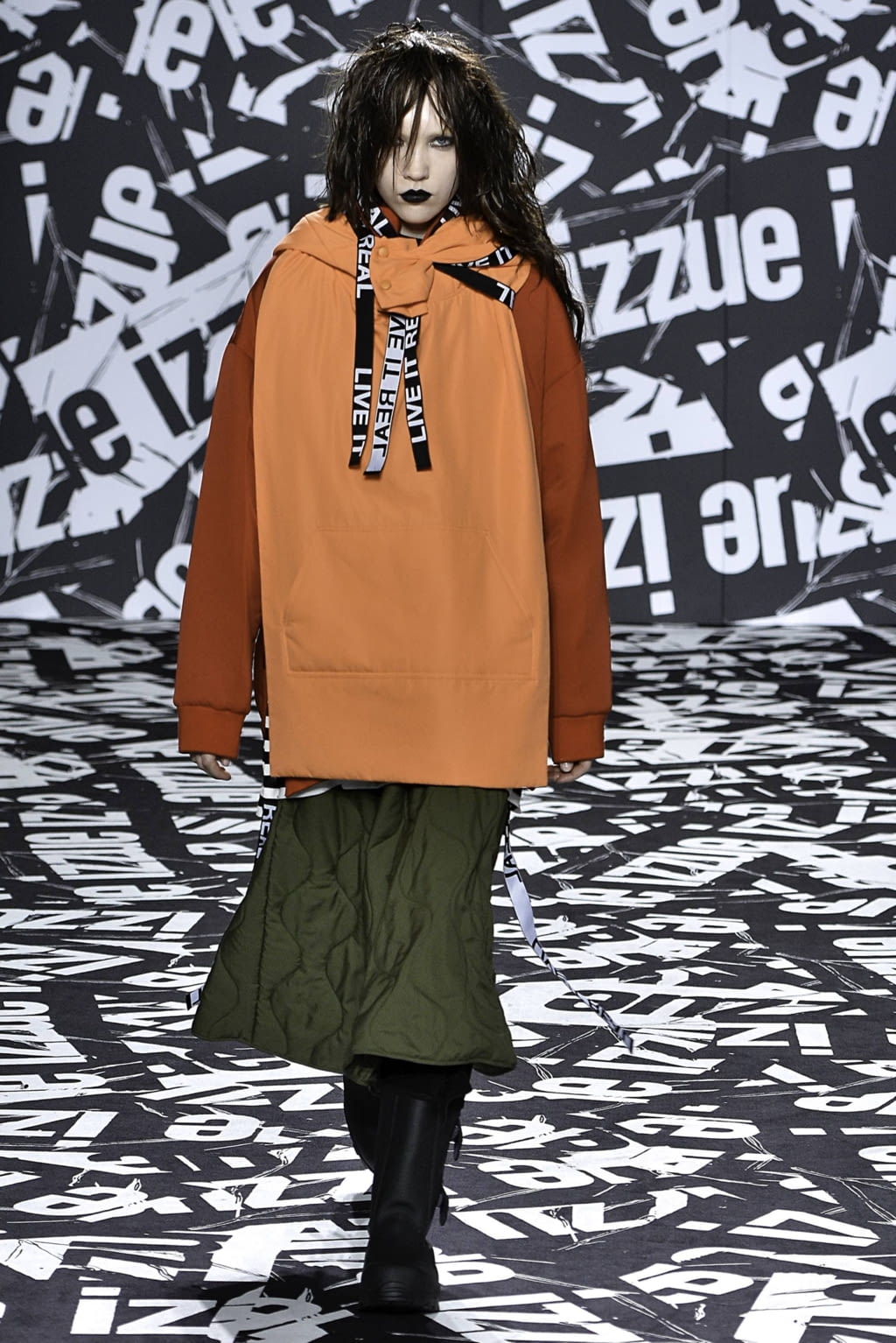 Fashion Week London Fall/Winter 2019 look 9 from the Izzue collection womenswear