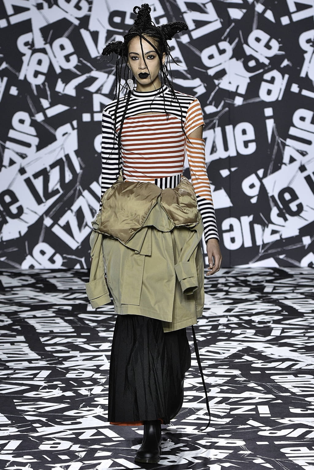 Fashion Week London Fall/Winter 2019 look 11 from the Izzue collection 女装