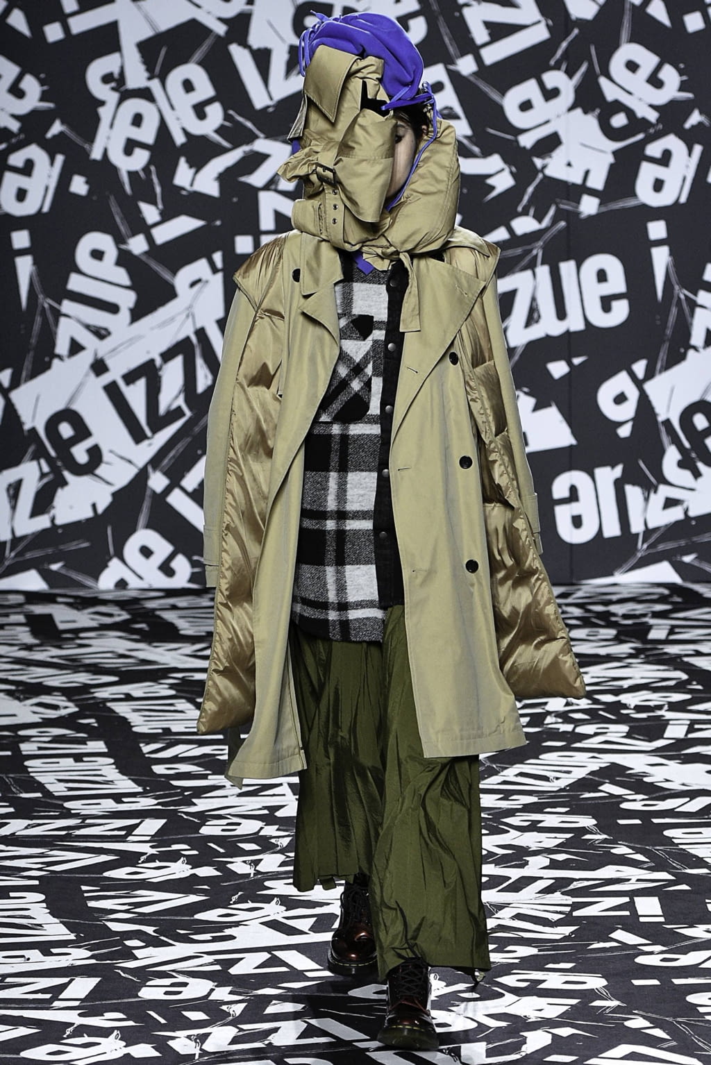 Fashion Week London Fall/Winter 2019 look 13 from the Izzue collection 女装