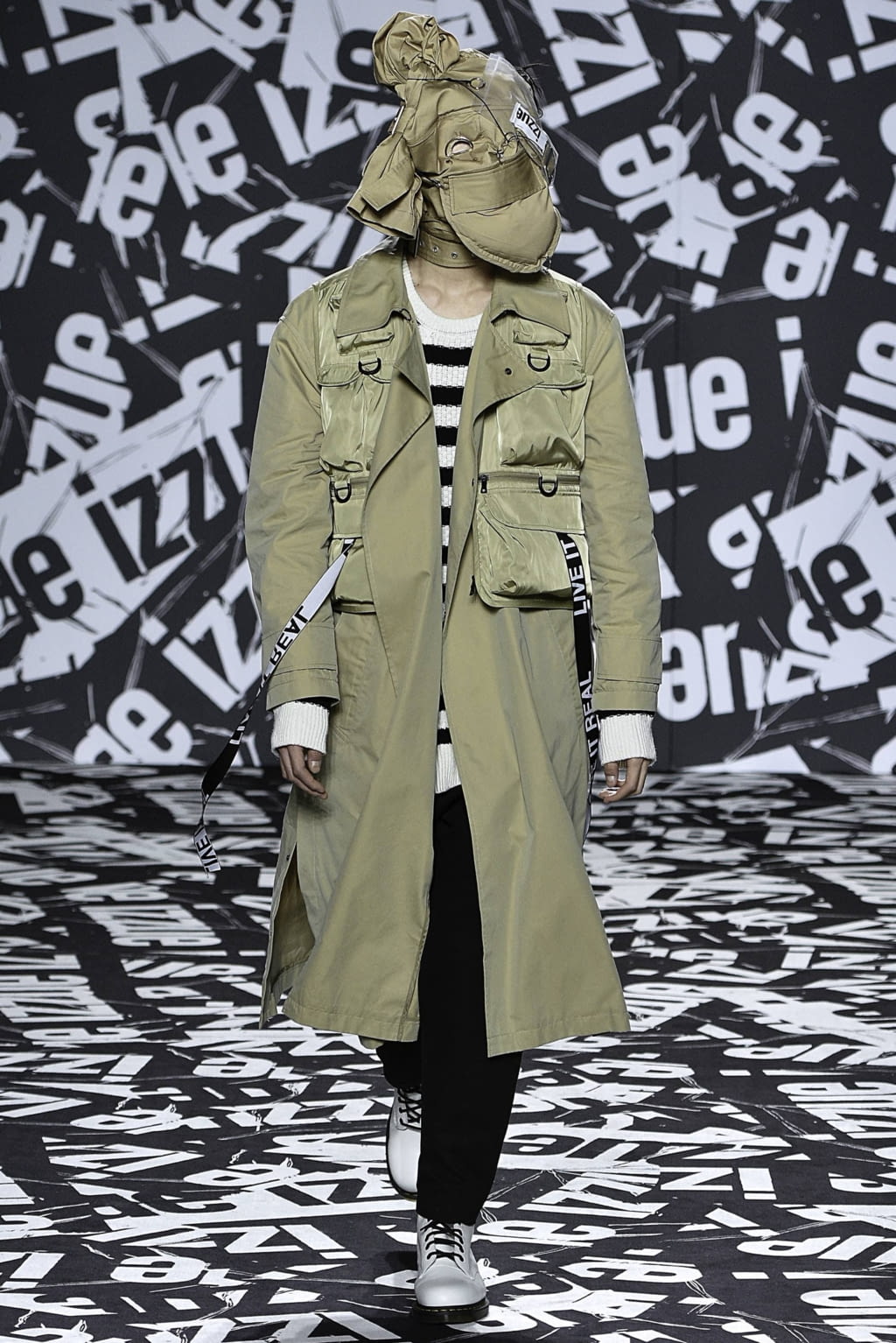 Fashion Week London Fall/Winter 2019 look 17 from the Izzue collection womenswear