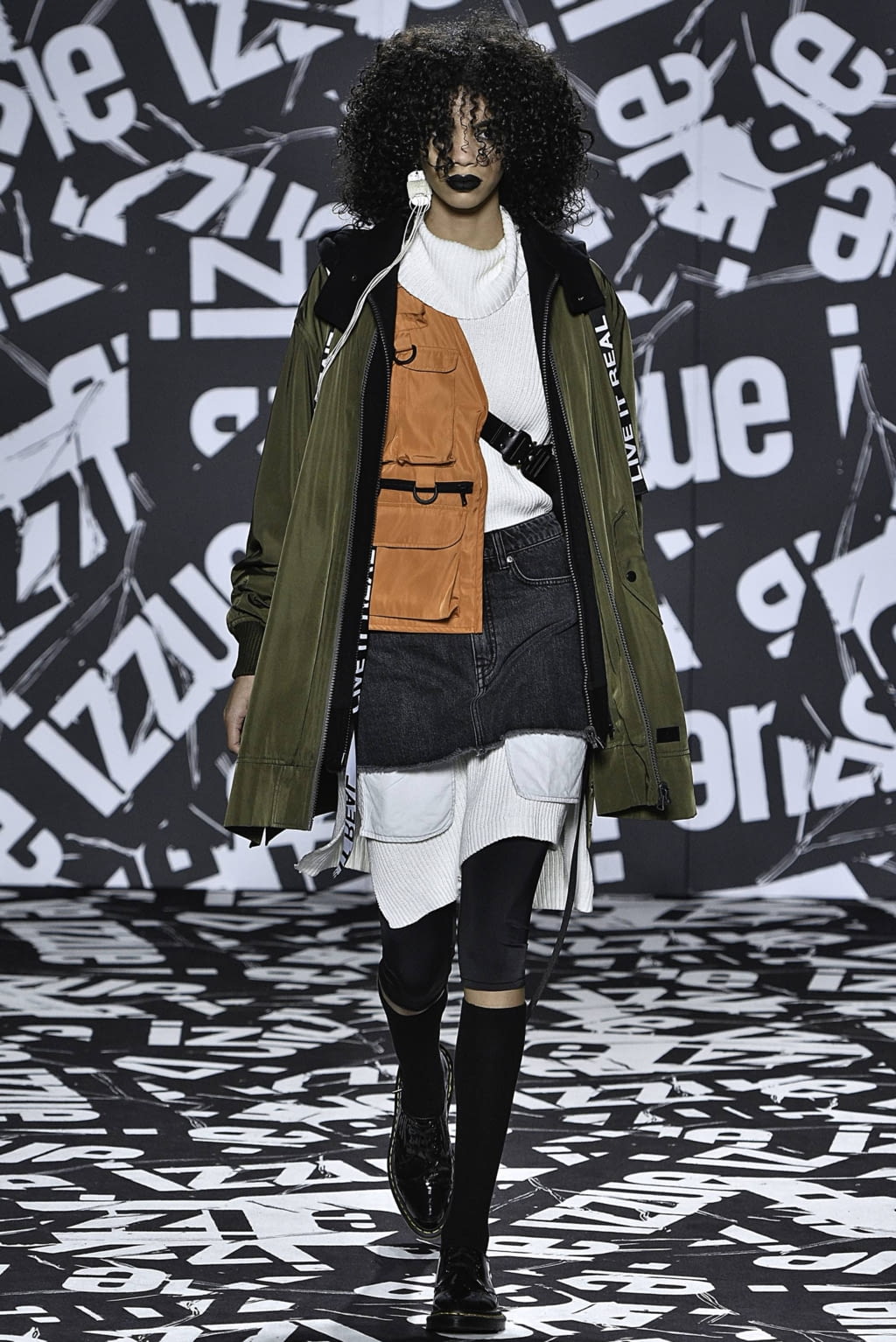 Fashion Week London Fall/Winter 2019 look 18 from the Izzue collection womenswear