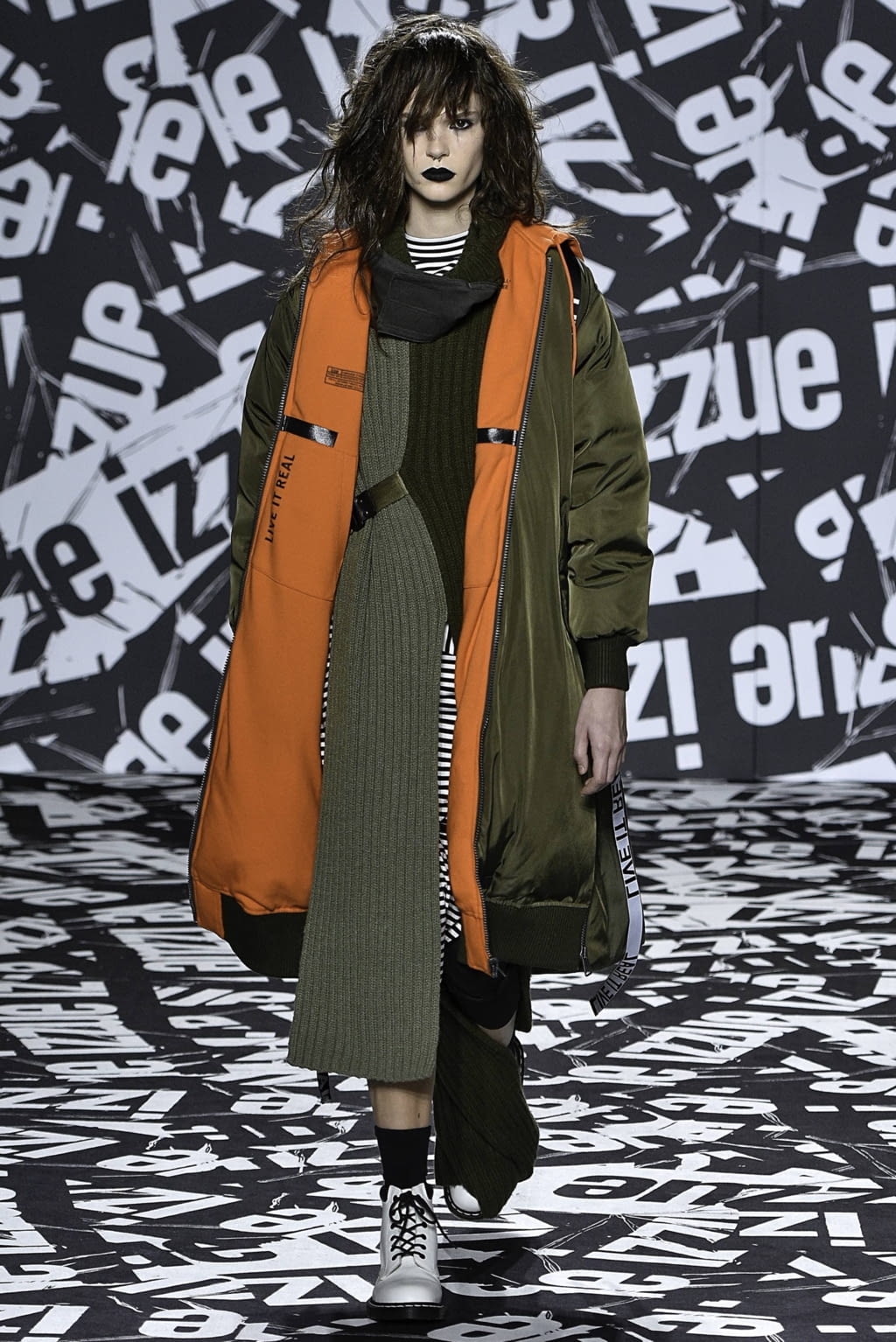 Fashion Week London Fall/Winter 2019 look 21 from the Izzue collection womenswear