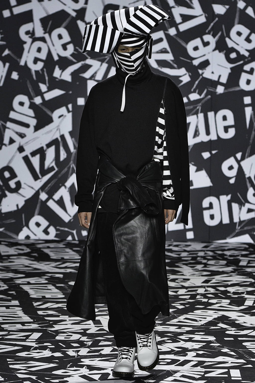 Fashion Week London Fall/Winter 2019 look 24 from the Izzue collection womenswear