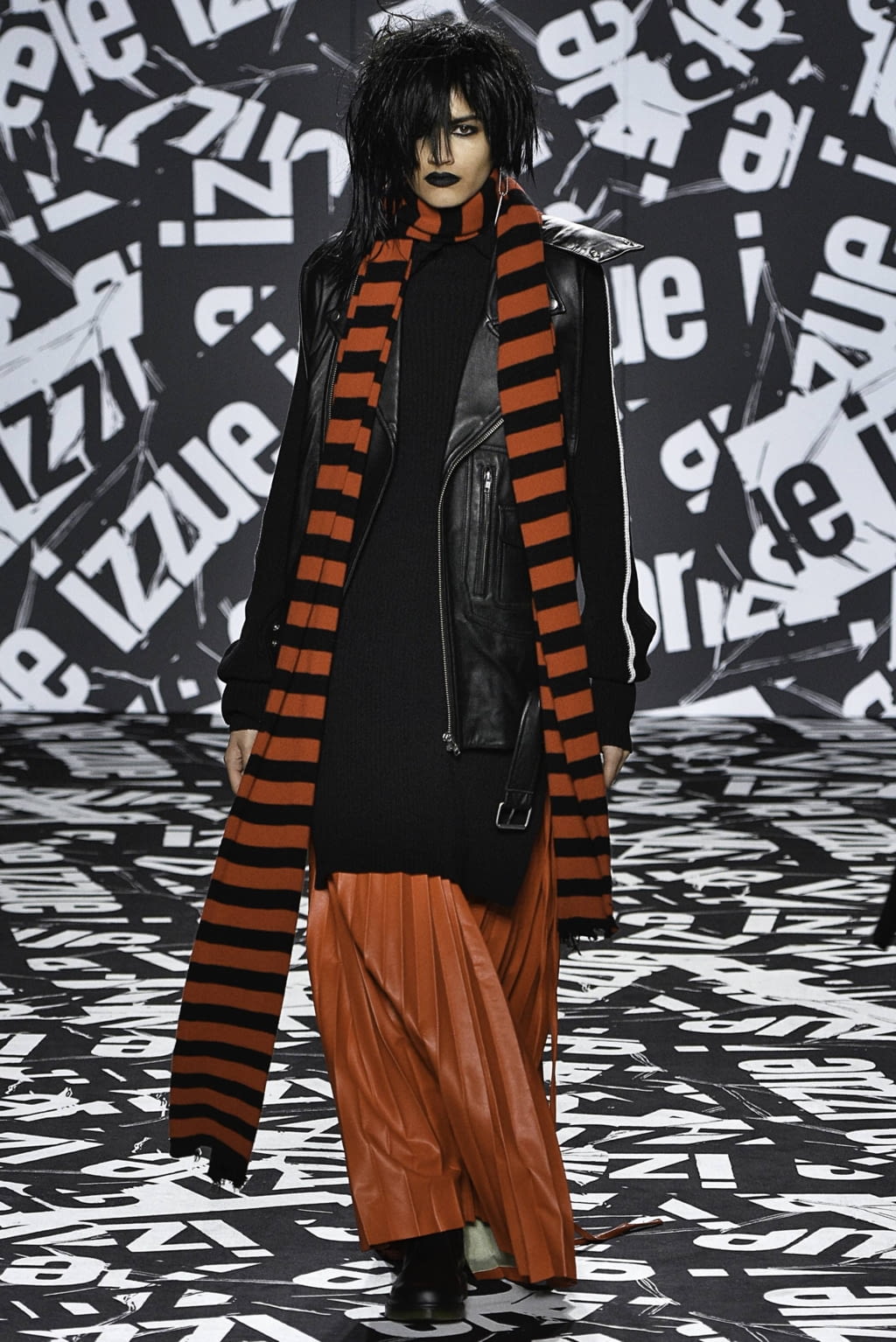 Fashion Week London Fall/Winter 2019 look 25 from the Izzue collection womenswear