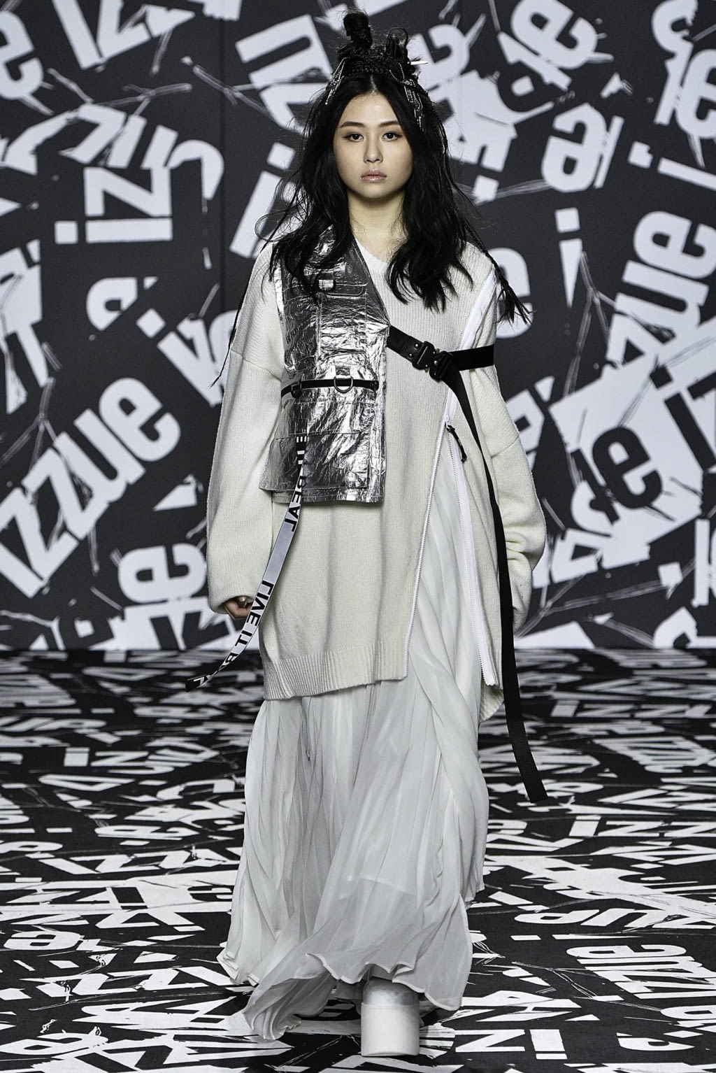 Fashion Week London Fall/Winter 2019 look 39 from the Izzue collection womenswear
