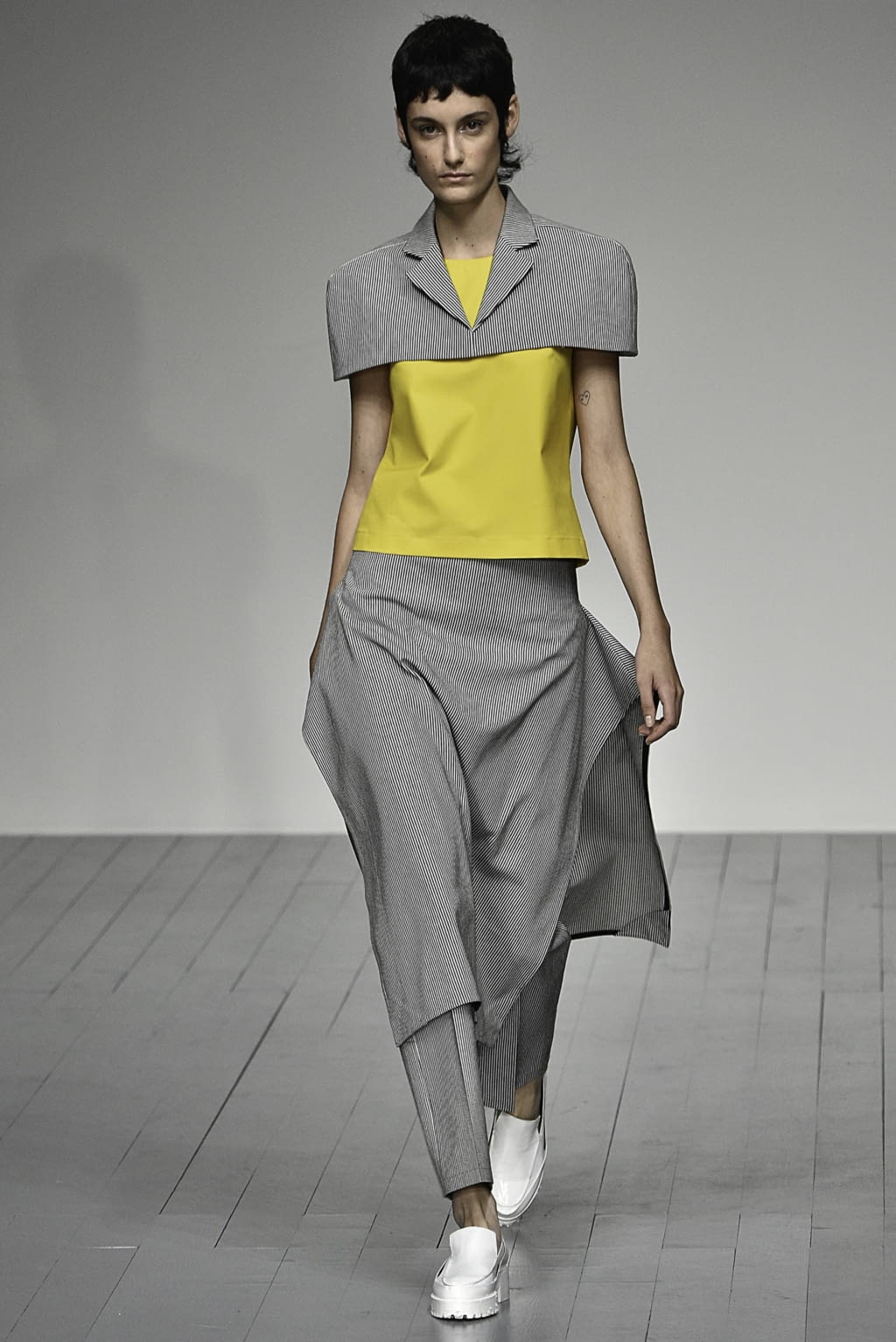 Fashion Week London Spring/Summer 2019 look 5 from the J.JS Lee collection womenswear
