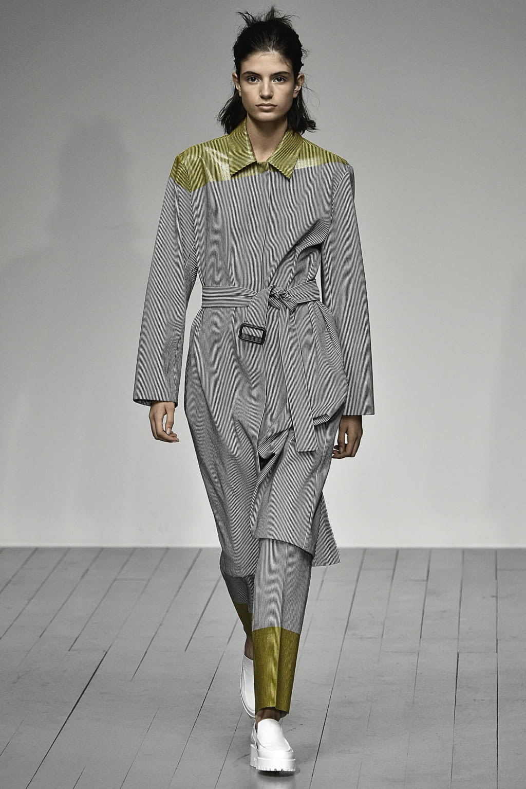 Fashion Week London Spring/Summer 2019 look 6 from the J.JS Lee collection womenswear