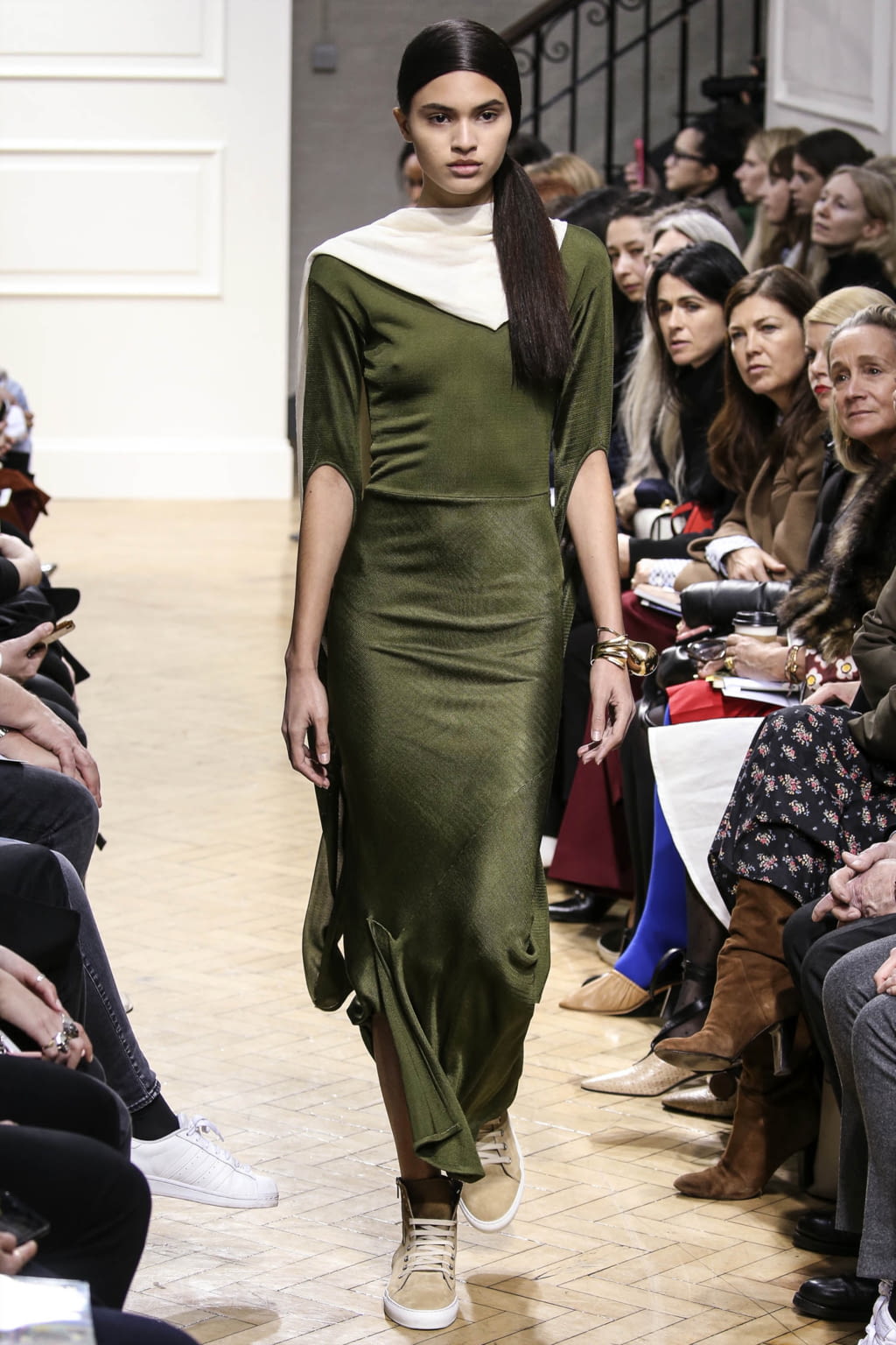 Fashion Week London Fall/Winter 2017 look 32 from the JW Anderson collection womenswear