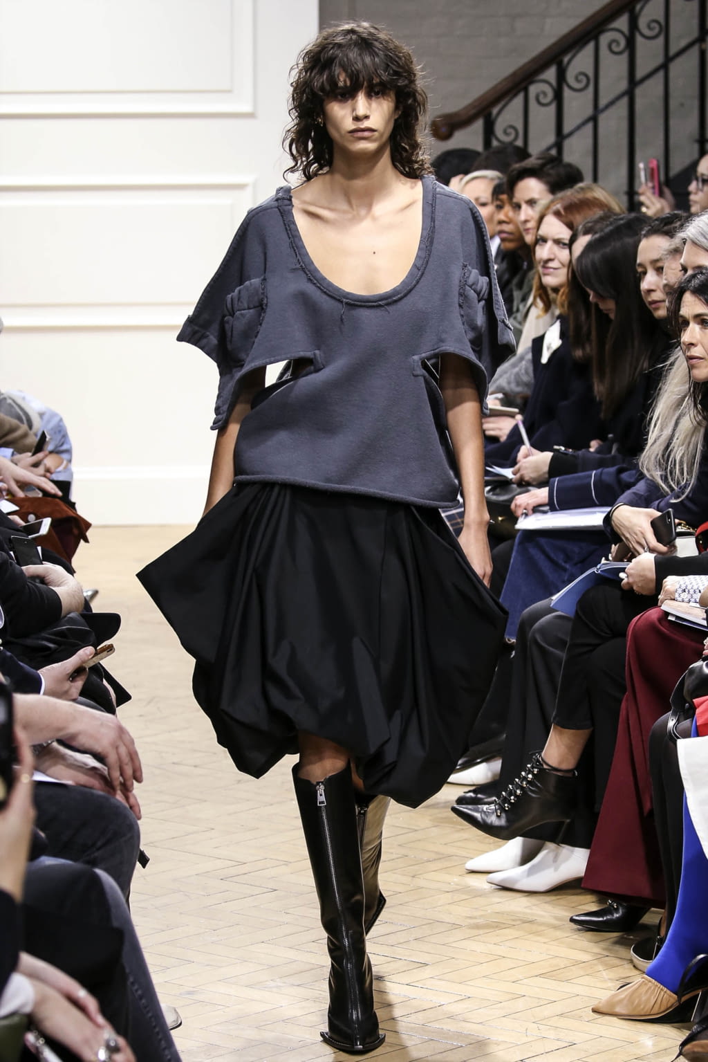 Fashion Week London Fall/Winter 2017 look 34 from the JW Anderson collection womenswear