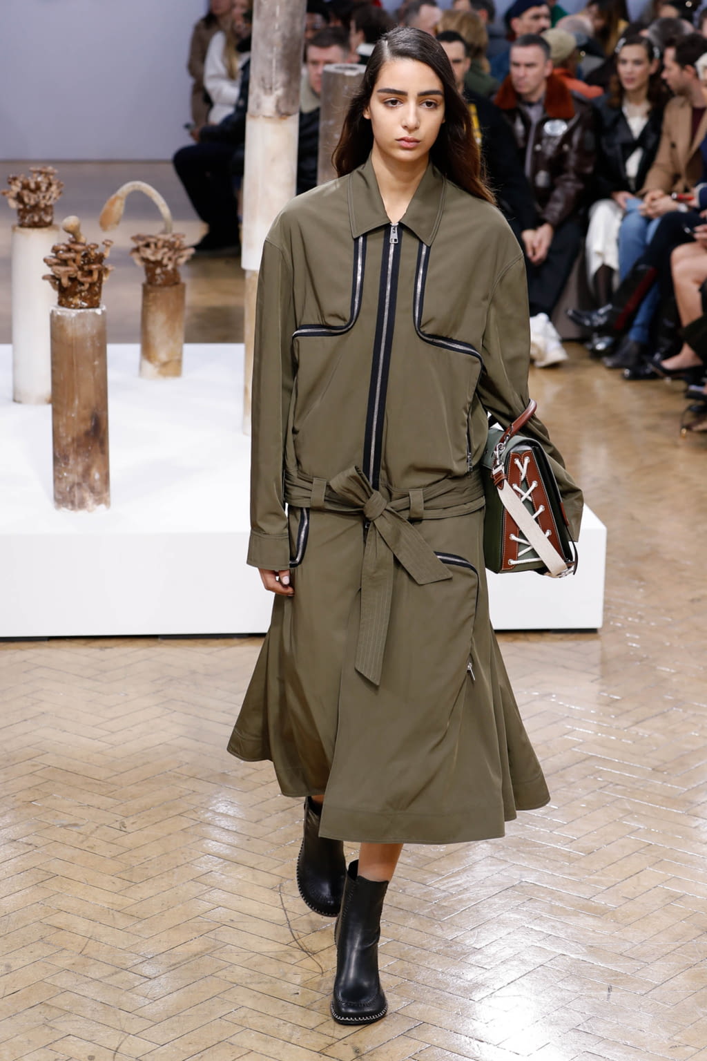Fashion Week London Fall/Winter 2018 look 9 from the JW Anderson collection 女装