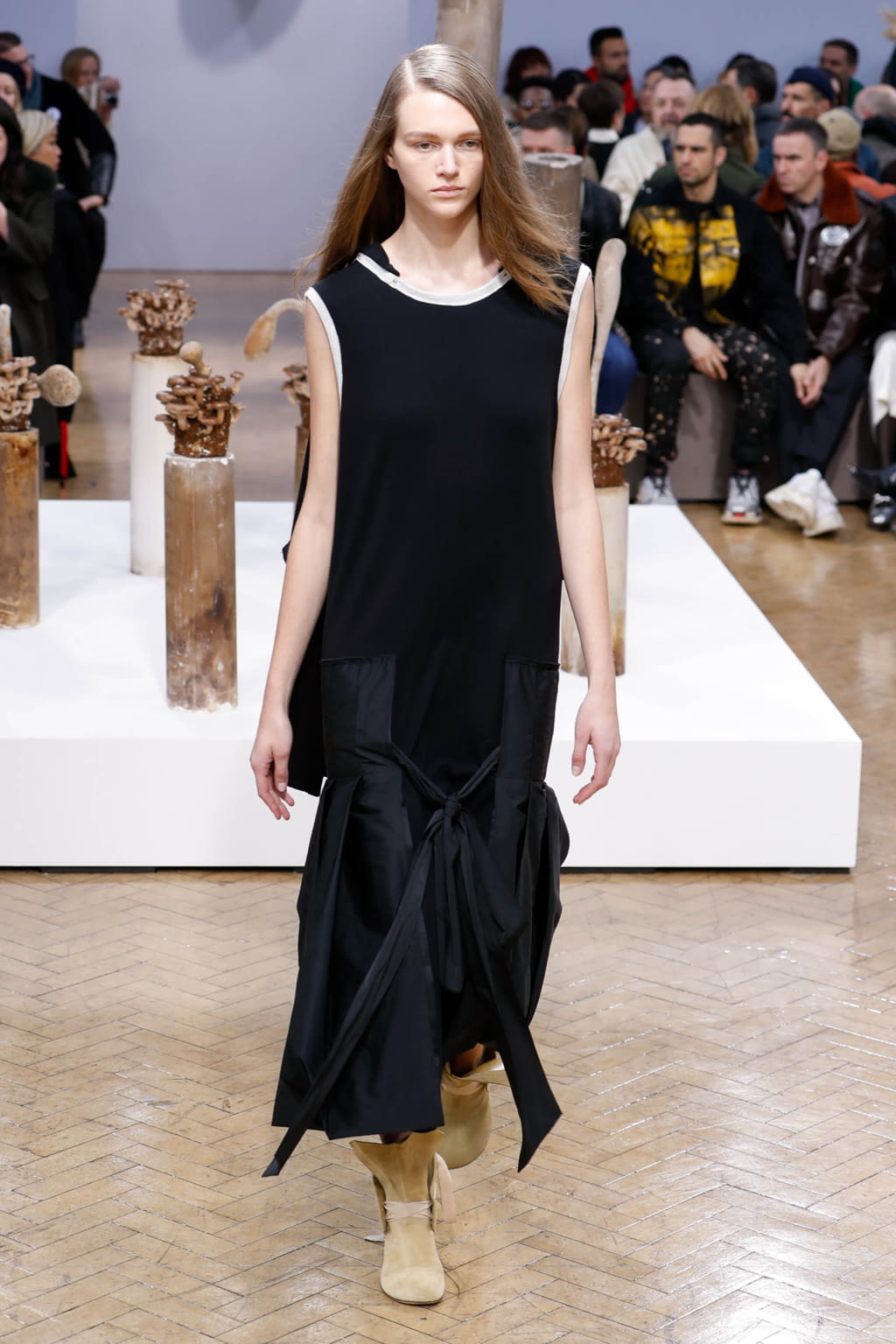 Fashion Week London Fall/Winter 2018 look 14 from the JW Anderson collection 女装