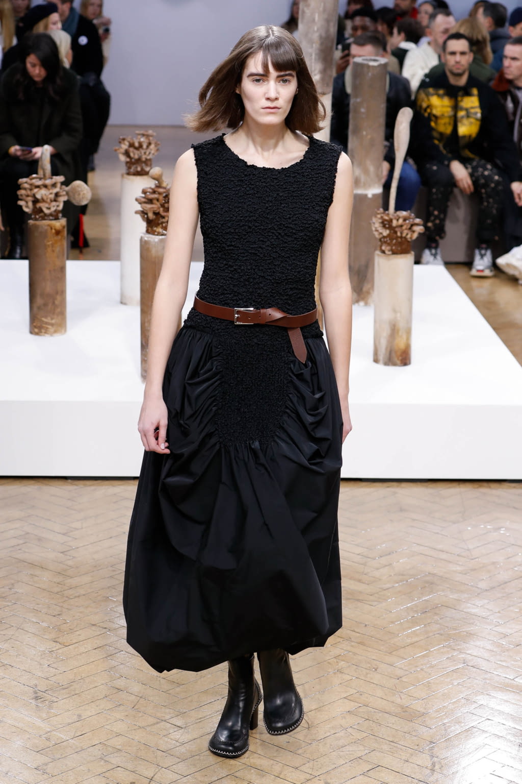 Fashion Week London Fall/Winter 2018 look 19 from the JW Anderson collection 女装