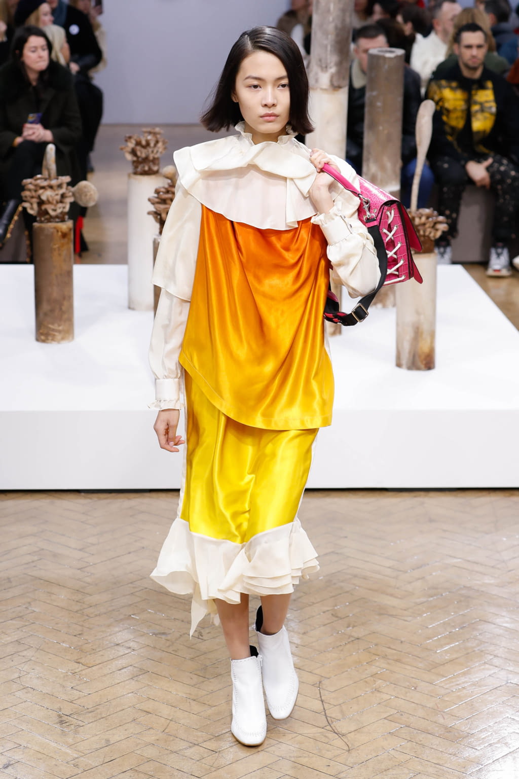 Fashion Week London Fall/Winter 2018 look 33 from the JW Anderson collection 女装