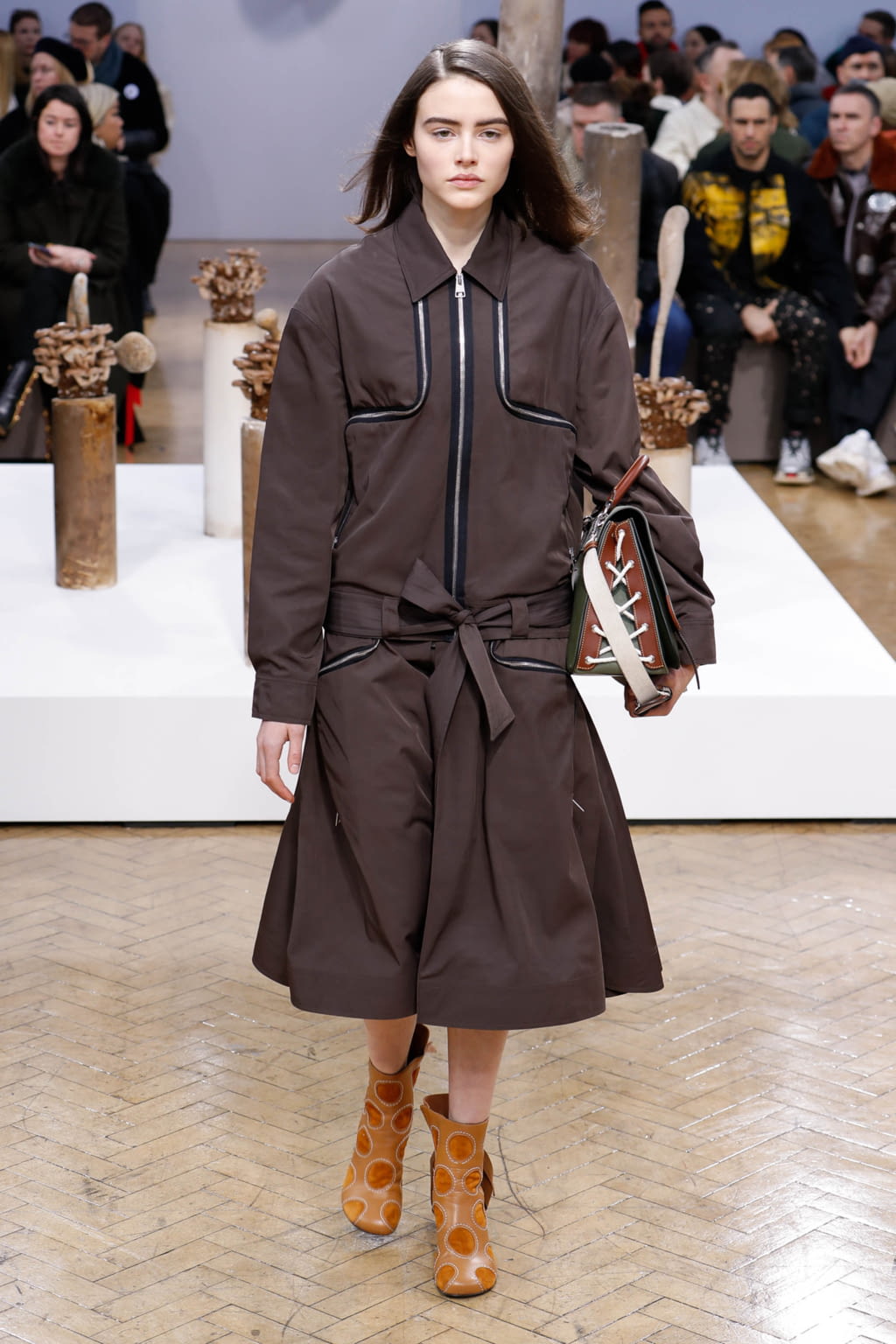Fashion Week London Fall/Winter 2018 look 36 from the JW Anderson collection 女装