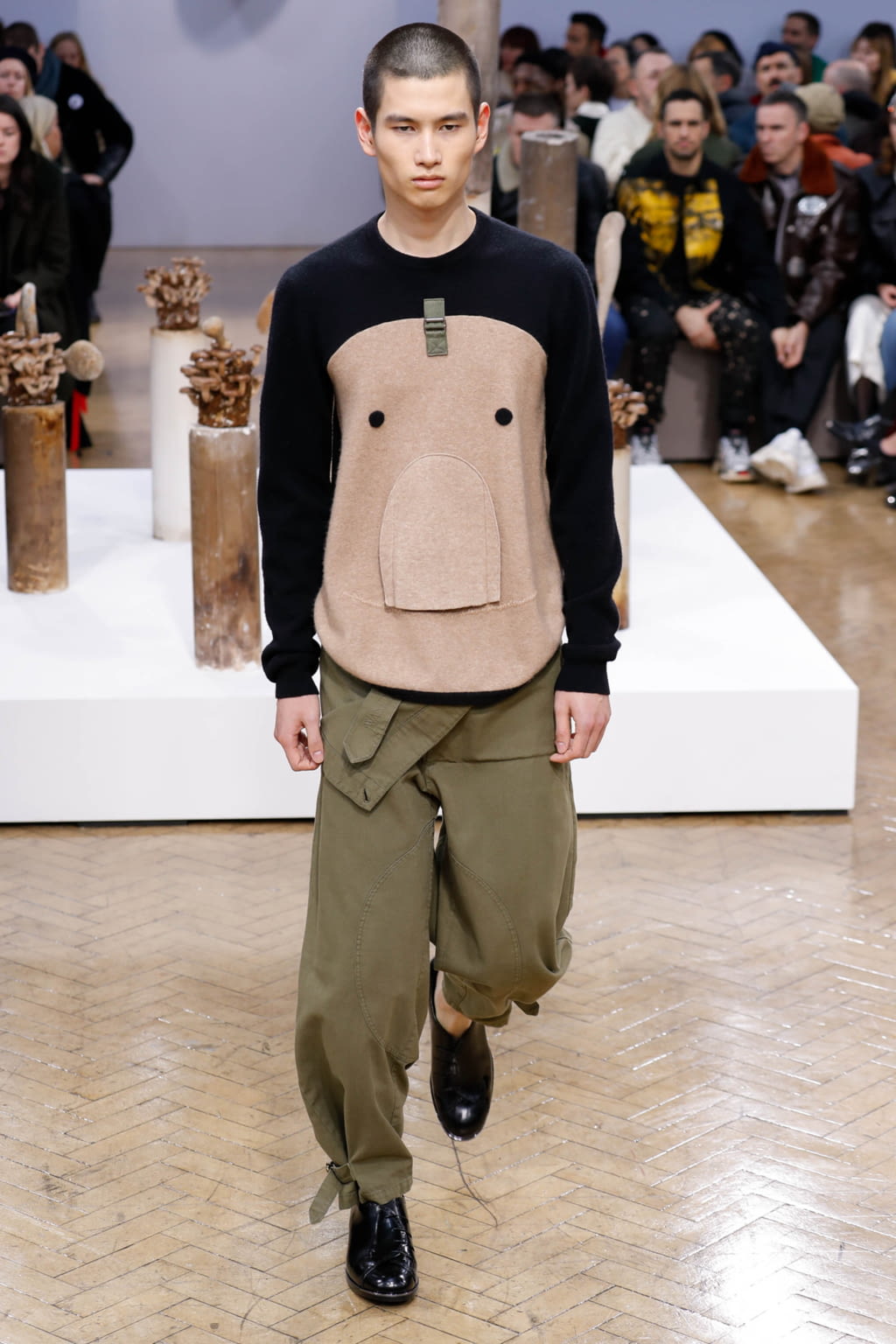 Fashion Week London Fall/Winter 2018 look 40 from the JW Anderson collection menswear